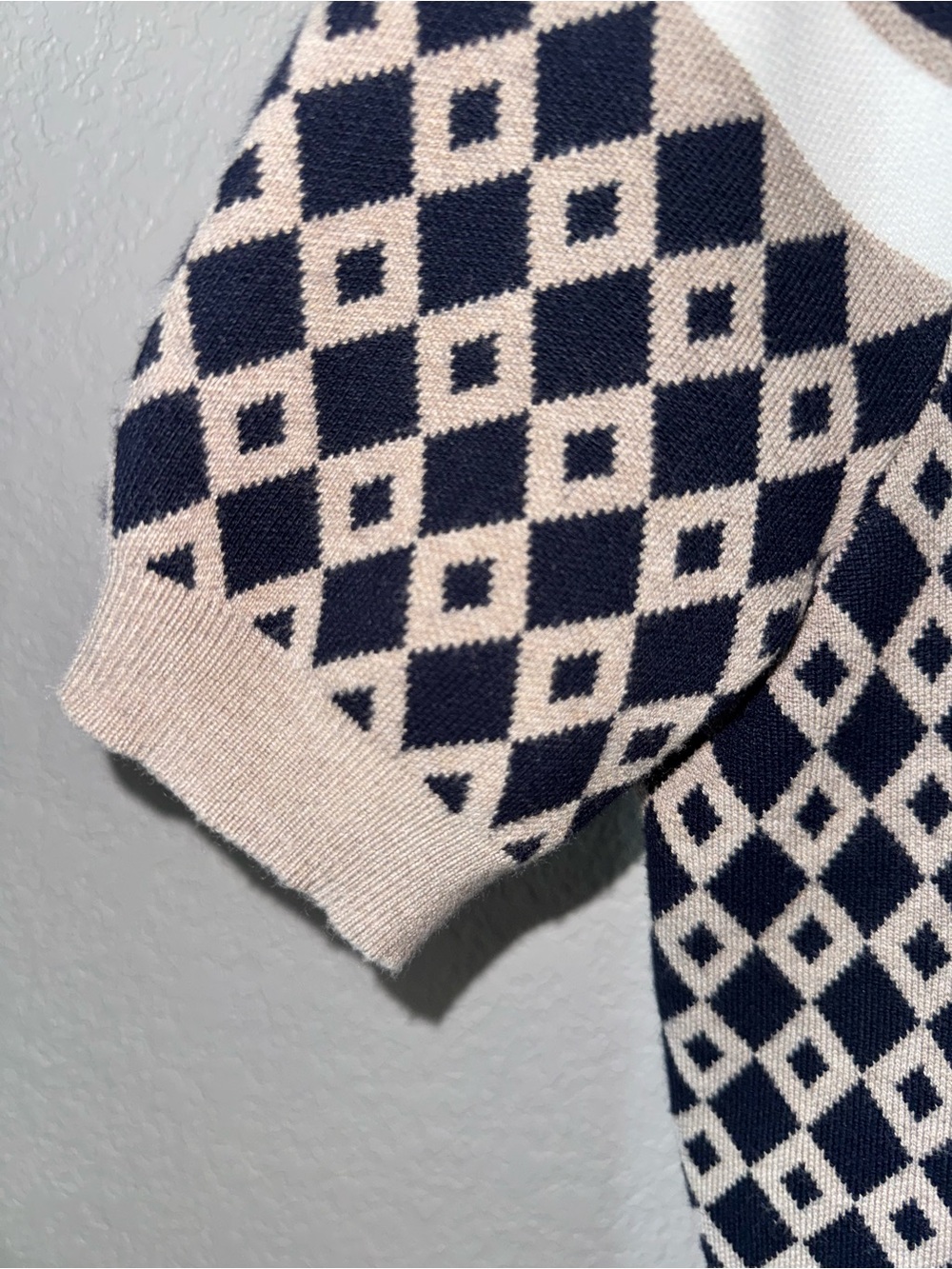 Adrianna Papell Cream & Black Diamond Knit Short Sleeve Geometric Top Medium - Picture 5 of 7